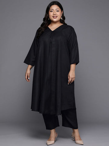 Varanga Women Plus Size Black Solid A-Line Kurta Paired With Tonal Bottom